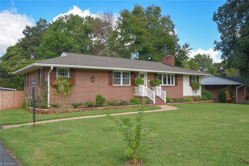 Property Photo:  624 Willowbrook Lane  NC 27104 