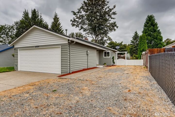 Property Photo:  19800 SE 263rd Place  WA 98042 