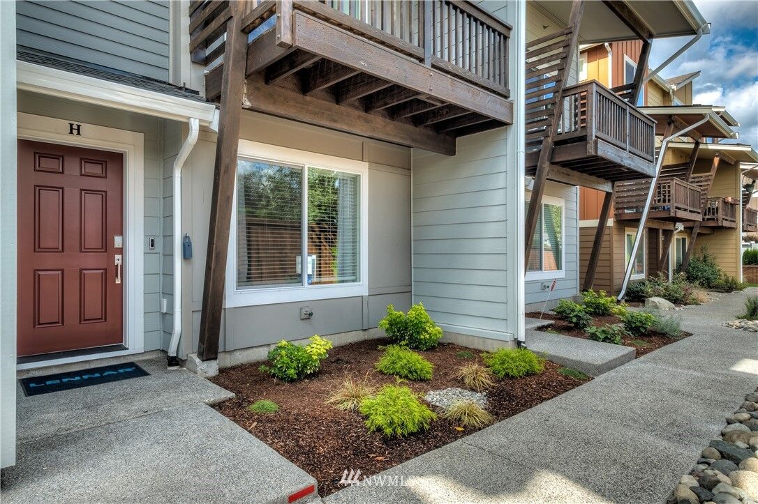 Property Photo:  17521 110th Avenue E B  WA 98374 