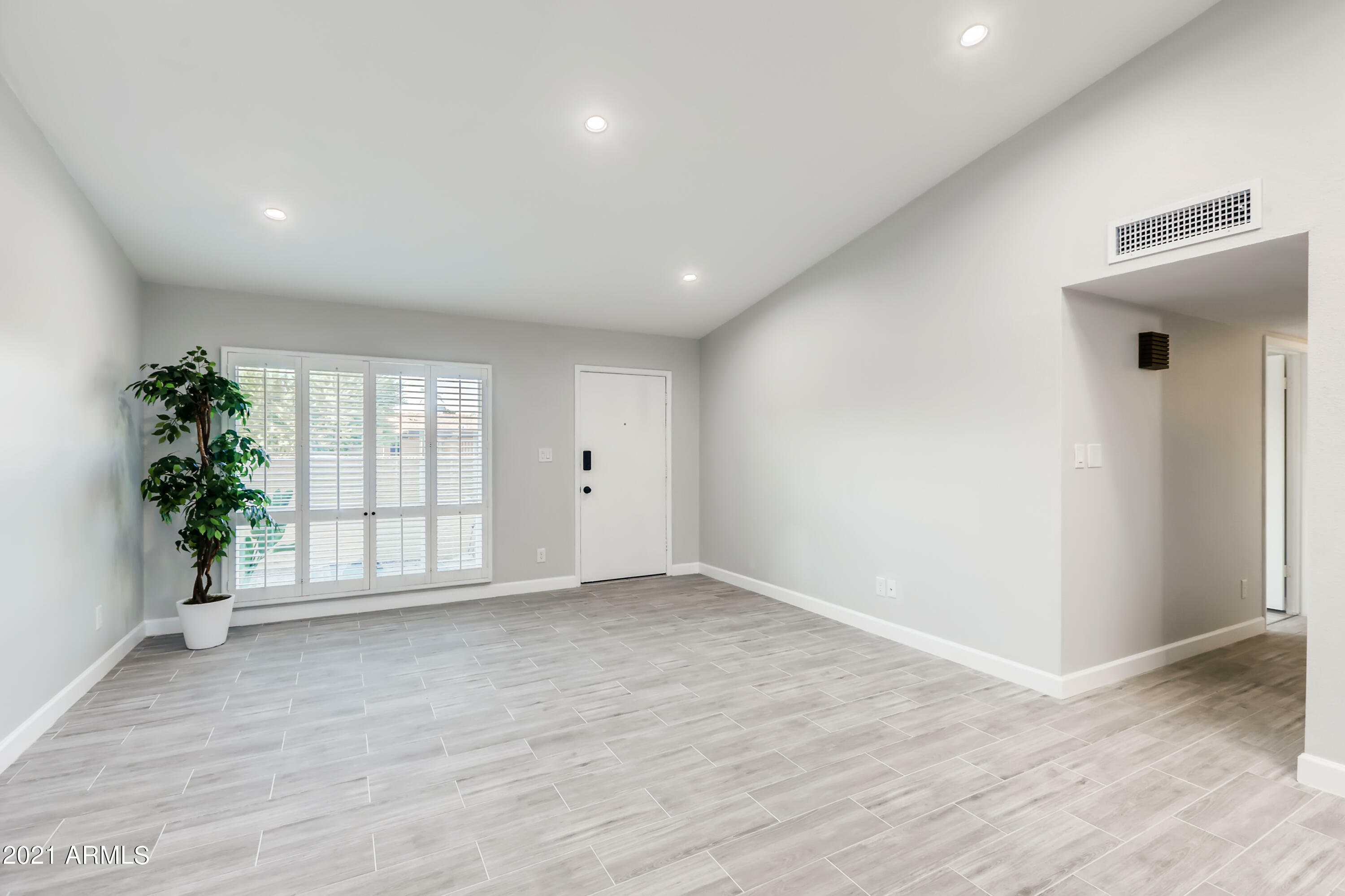 Property Photo: 5227 W Vogel Avenue AZ 85302