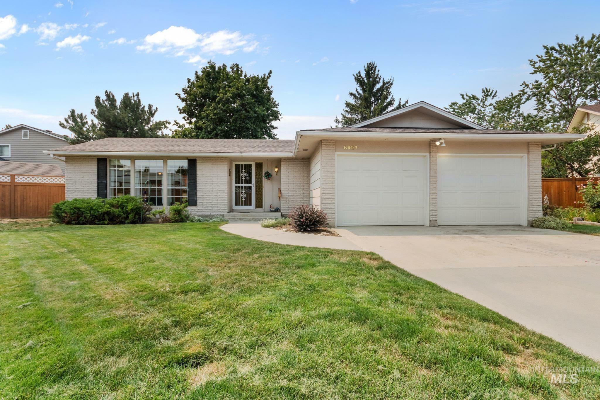 Property Photo:  6927 W Kingsdale Dr.  ID 83704-7346 