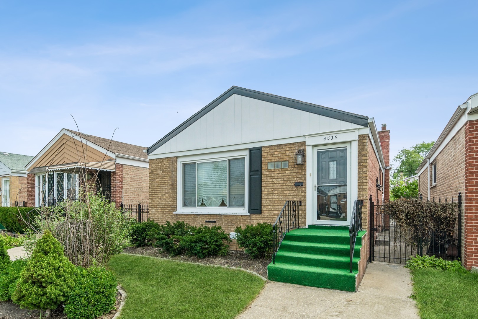 Property Photo:  4535 S Leamington Avenue  IL 60638 