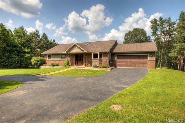 Property Photo:  1314 Middle Road  MI 48357 