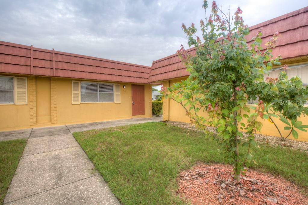 Property Photo:  202 Bedford Trail 118  FL 33573 