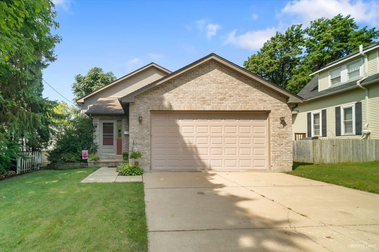 Property Photo: 176 S Aldine Street IL 60123