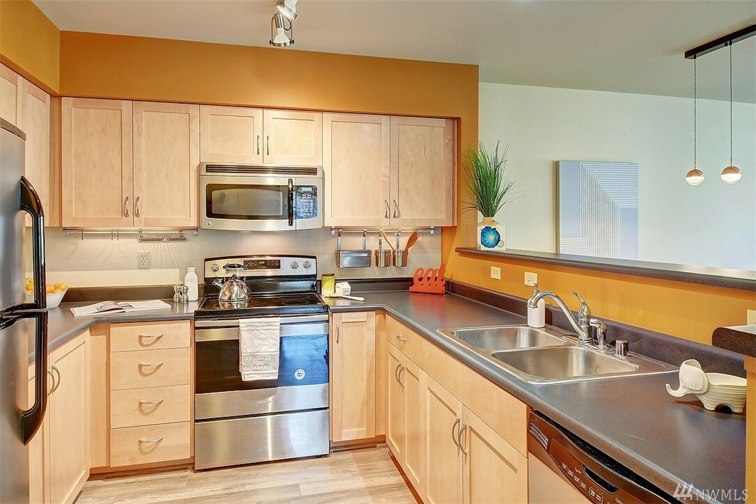 Property Photo:  827 Hiawatha Place S 508  WA 98144 