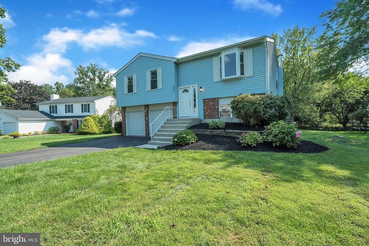 15 S Lancaster Lane  Newtown PA 18940 photo