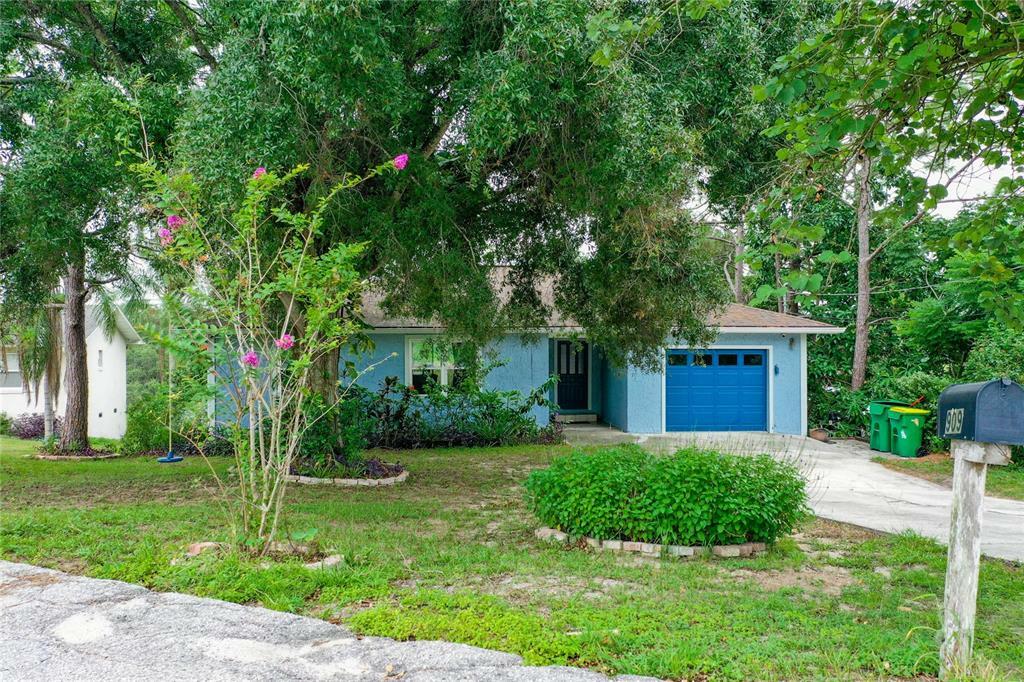 Property Photo:  909 Valentina Drive  FL 33838 