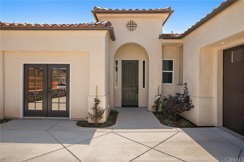 Property Photo:  1612 Tuscan Way  CA 93454 