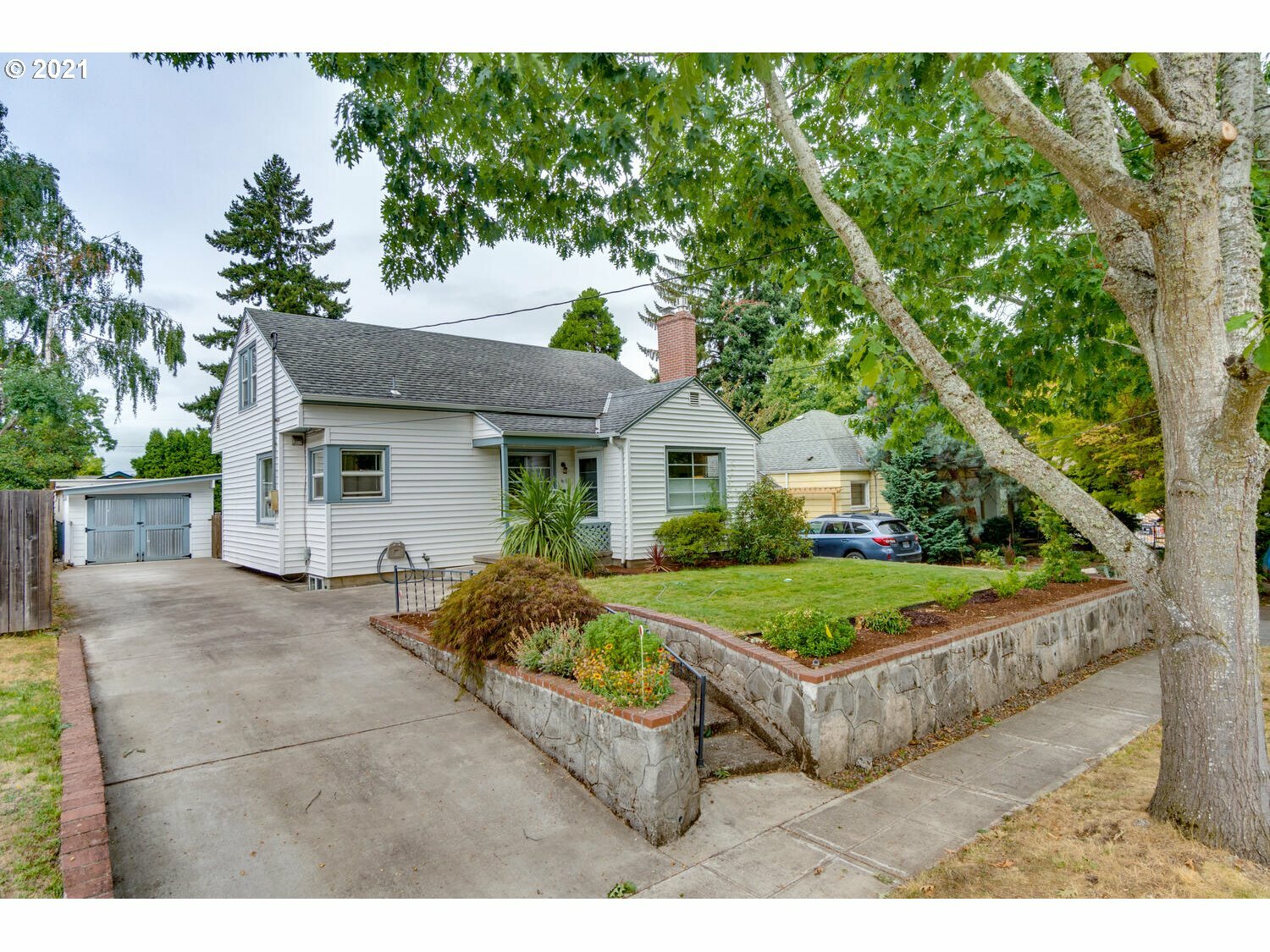 Property Photo:  4411 SE 45th Ave  OR 97206 