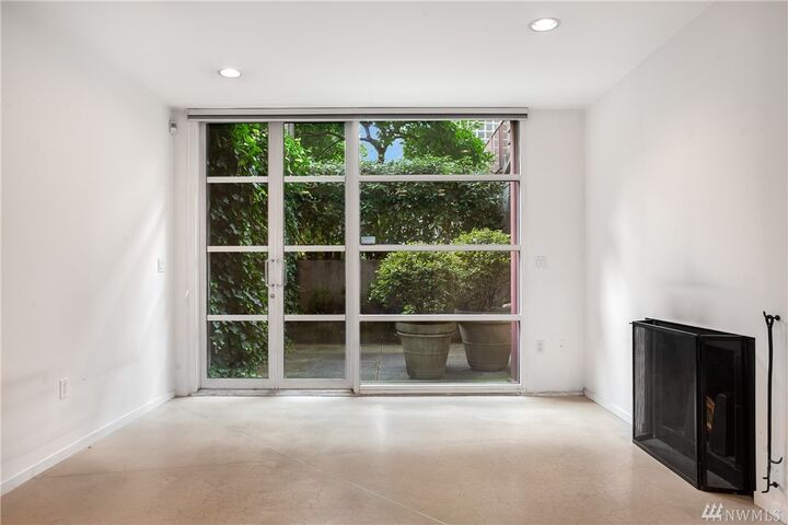 Property Photo: 1425 Western Ave S101 WA 98101