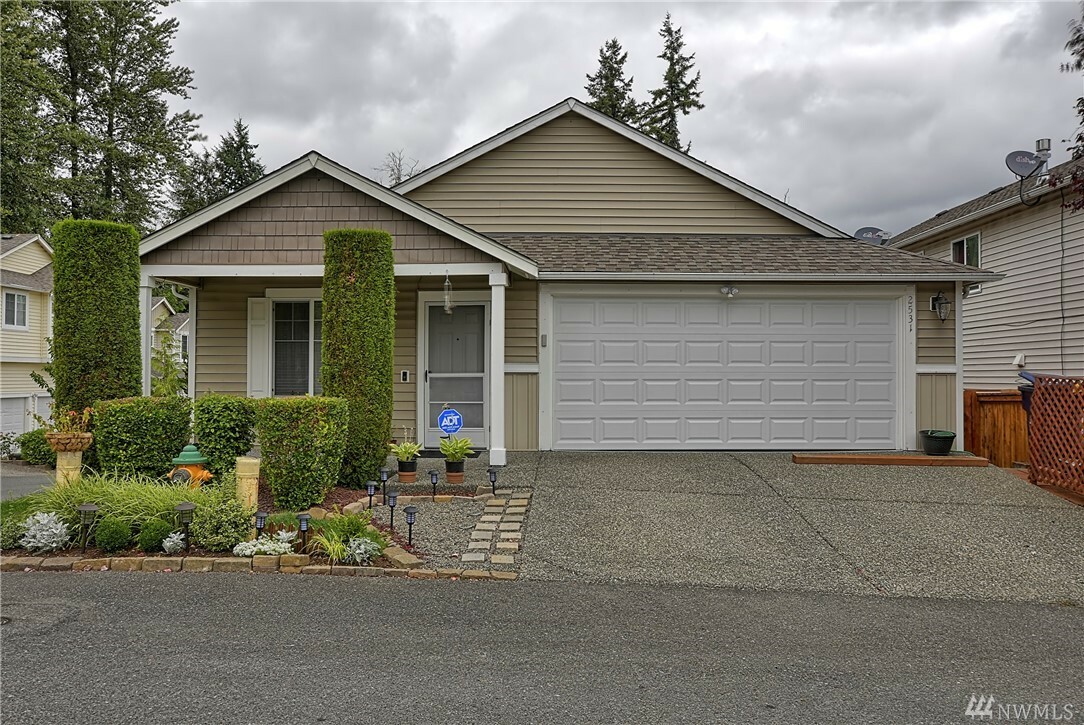 Property Photo:  2531 156th Place SW 44  WA 98087 