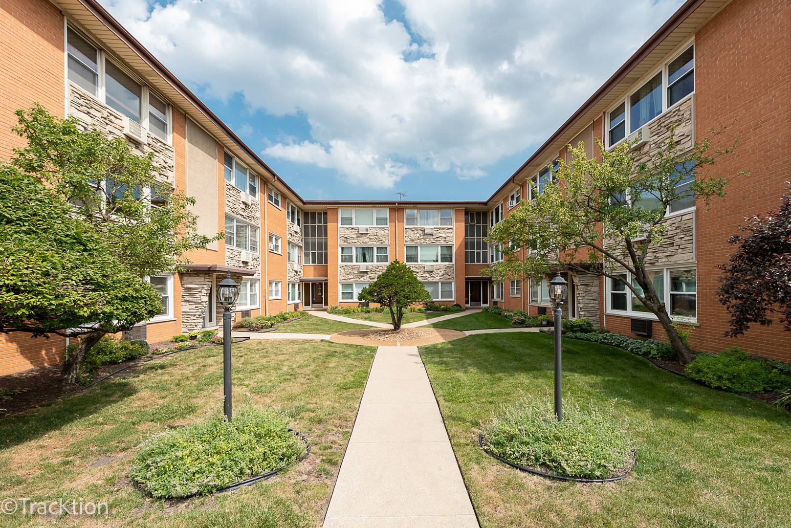 Property Photo: 4107 N Keeler Avenue 2H IL 60641