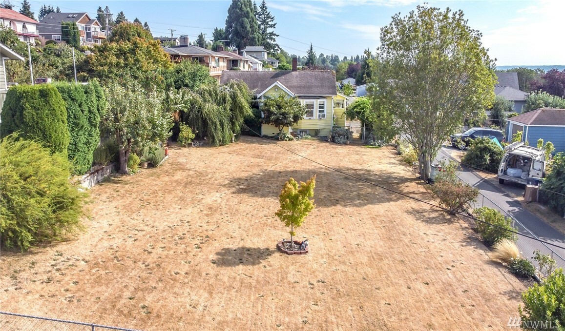 Property Photo:  1315 S 7th St  WA 98057 