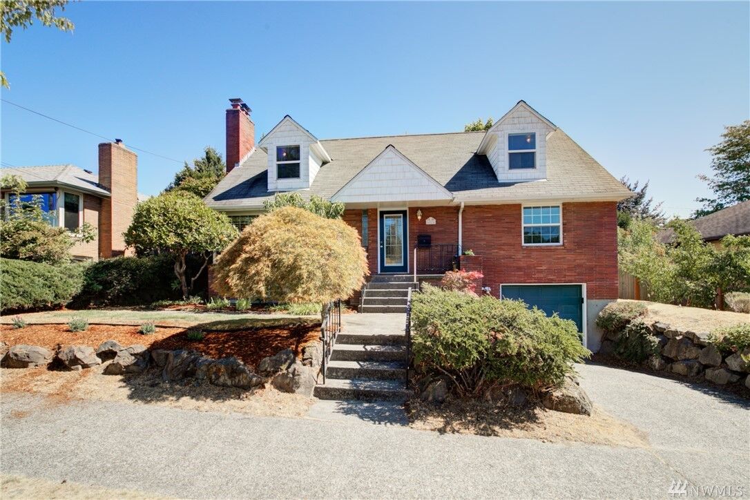 Property Photo: 6826 43rd Ave NE WA 98115