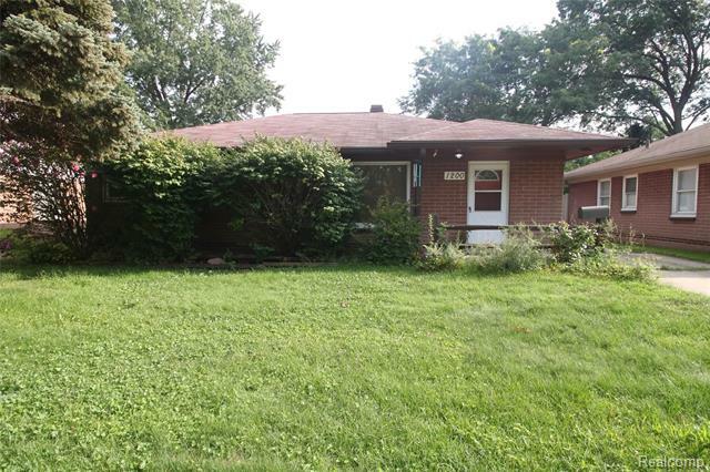 Property Photo:  1200 E Dallas Avenue  MI 48071 