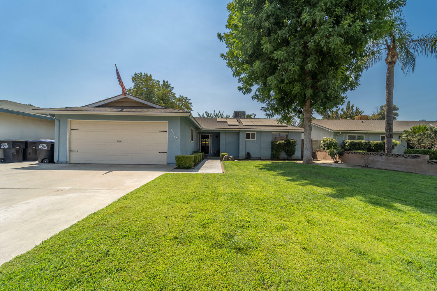 Property Photo:  3025 W Country Court  CA 93277 