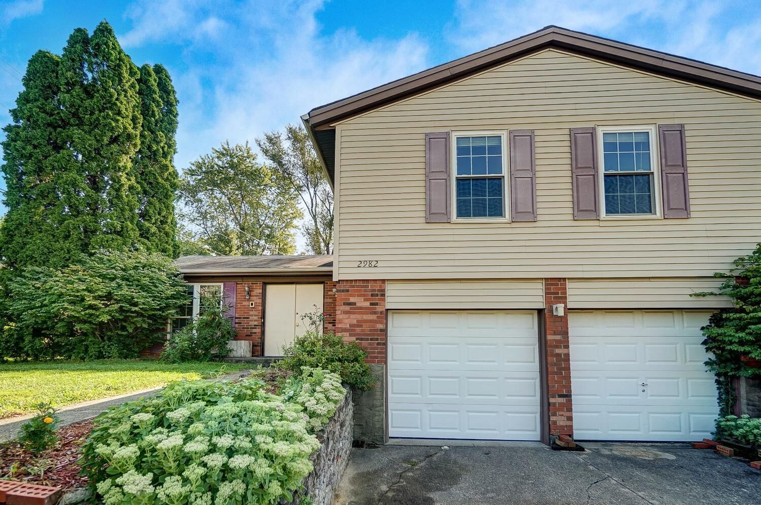 Property Photo:  2982 Commodore Ln  OH 45251 