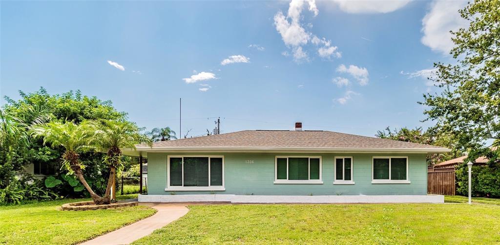 Property Photo: 1306 30th Street W FL 34205