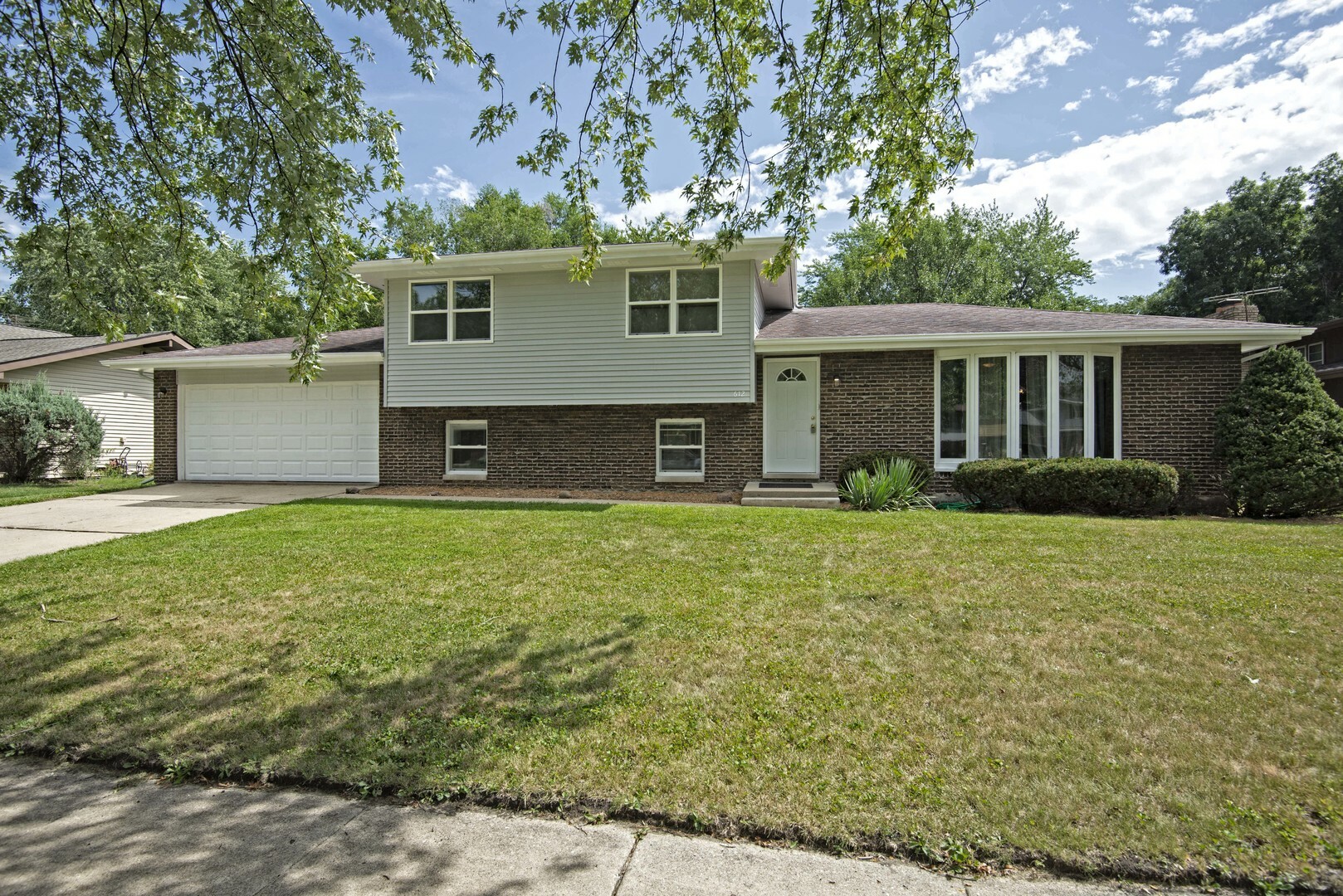 Property Photo:  612 Edgebrook Drive  IL 60404 