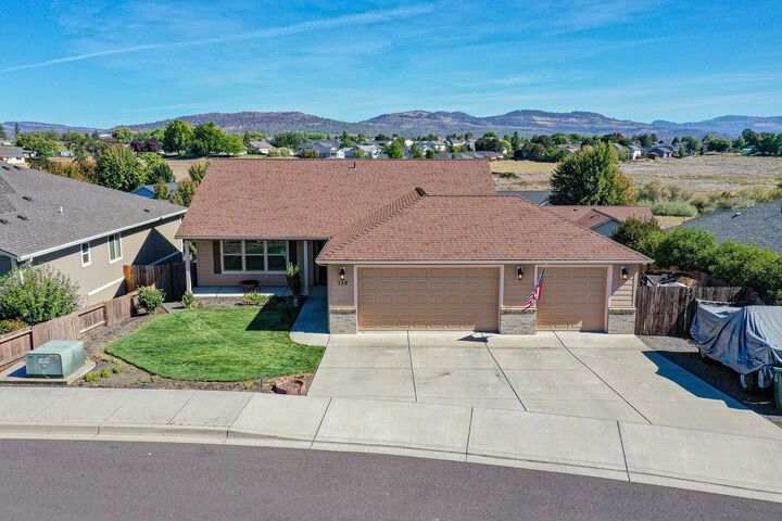 110 Cedric Court  Eagle Point OR 97524 photo