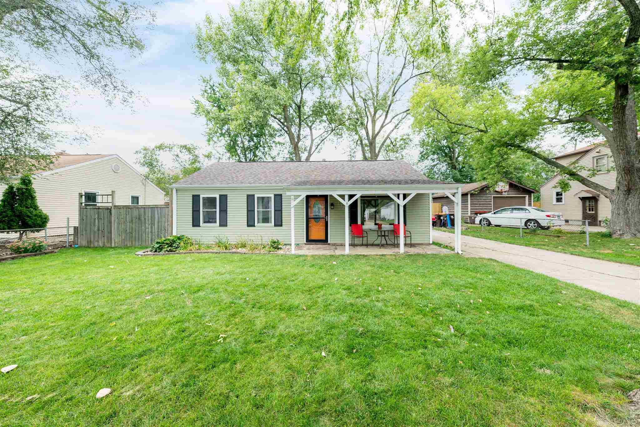 Property Photo:  1327 W Christine  IL 61614 