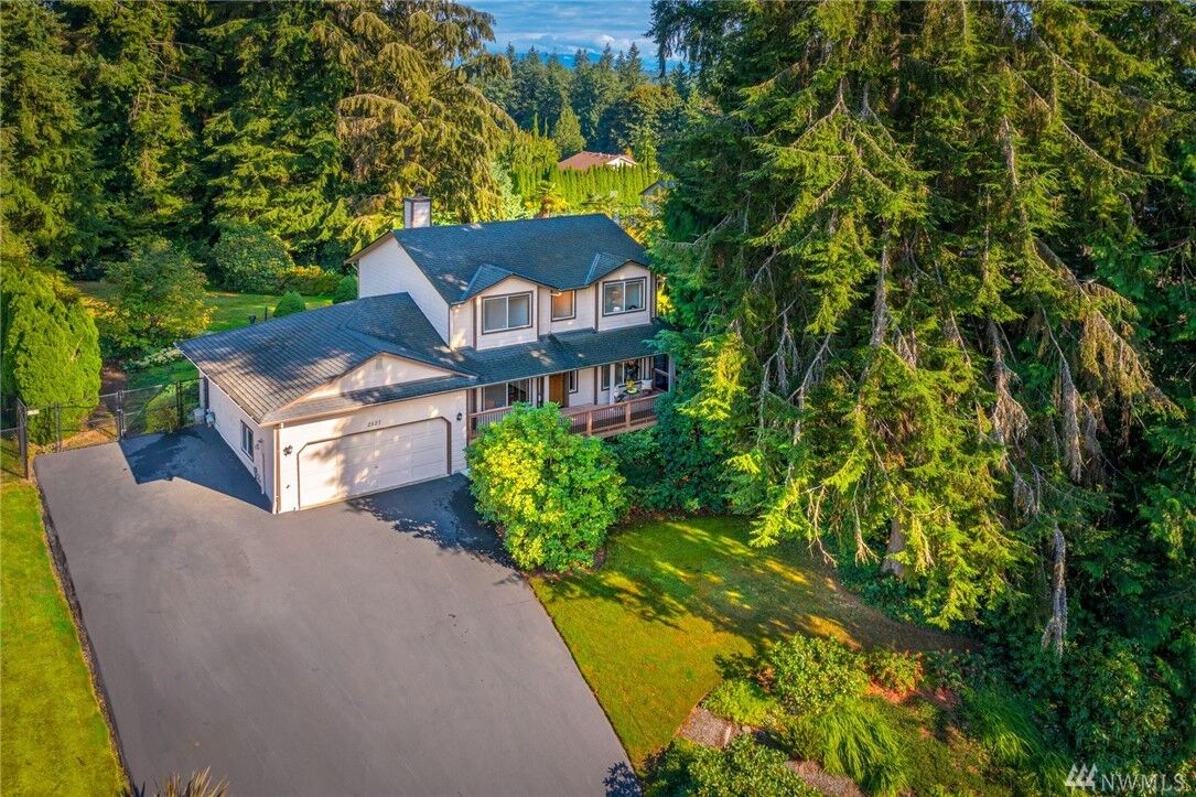 Property Photo:  2527 112th Dr SE  WA 98258 
