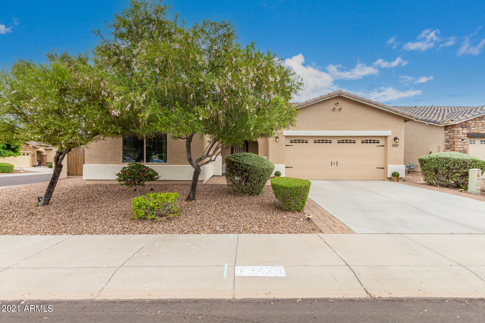 Property Photo: 9429 N Irish Court AZ 85355