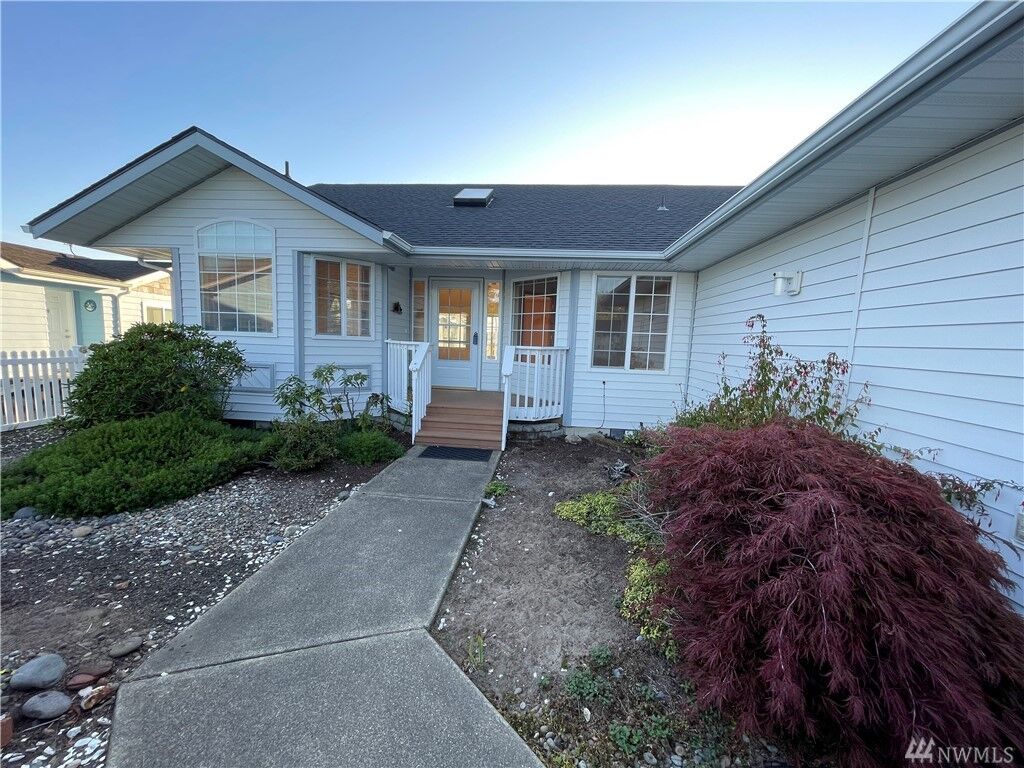 Property Photo:  241 N Razor Clam Dr SW  WA 98569 