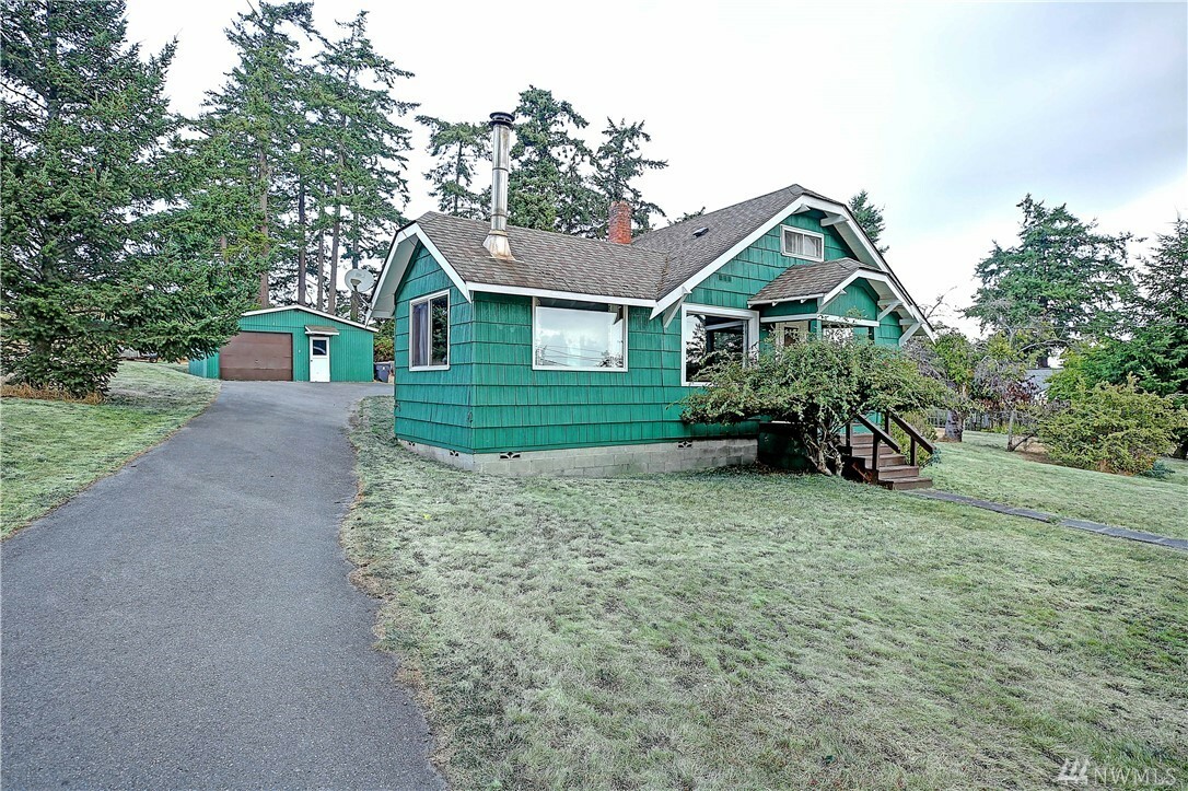 Property Photo:  734 Foster St  WA 98368 