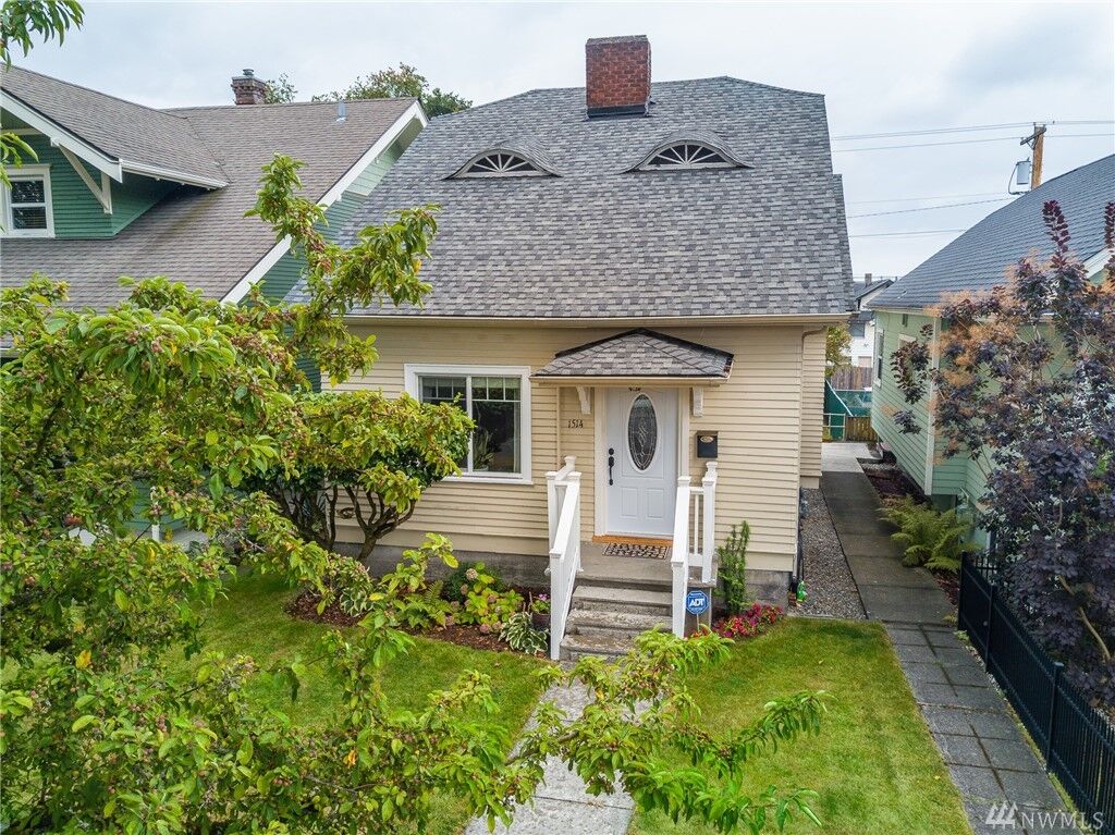 Property Photo:  1514 Colby Ave  WA 98201 