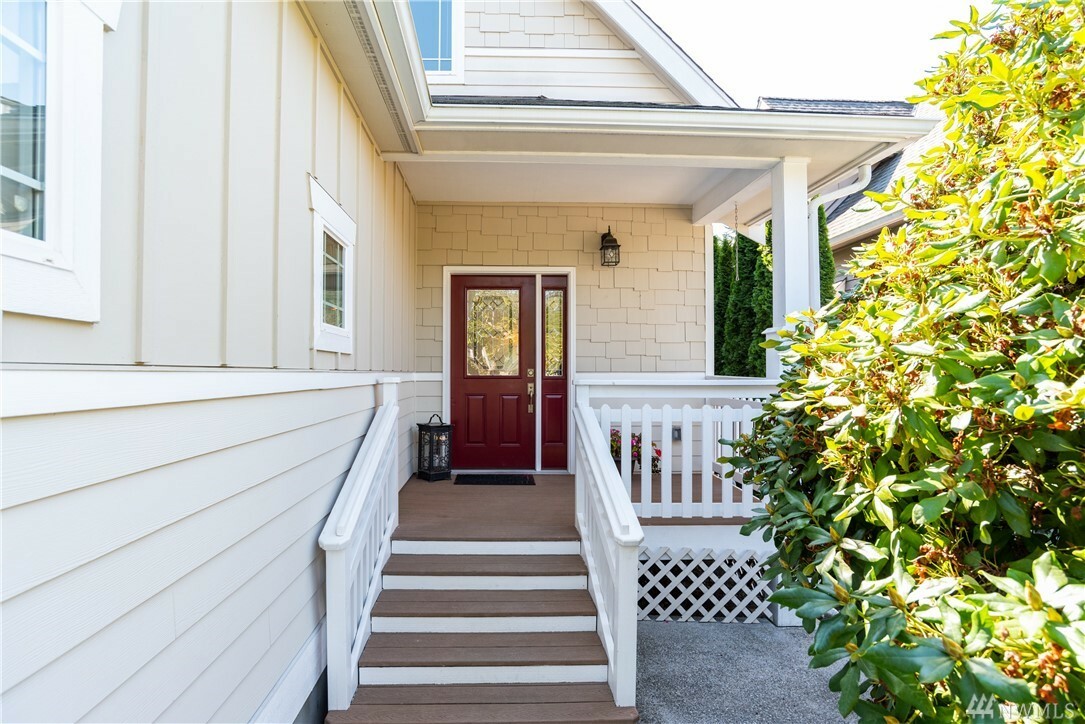 Property Photo:  1006 E Greenleaf Ave  WA 98233 