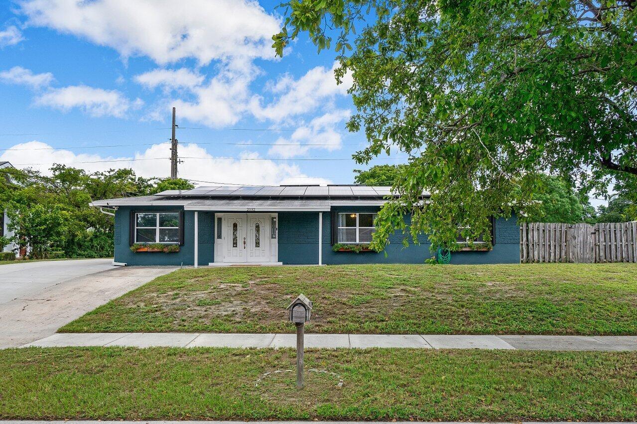 Property Photo: 2032 S 6th Court S FL 33461