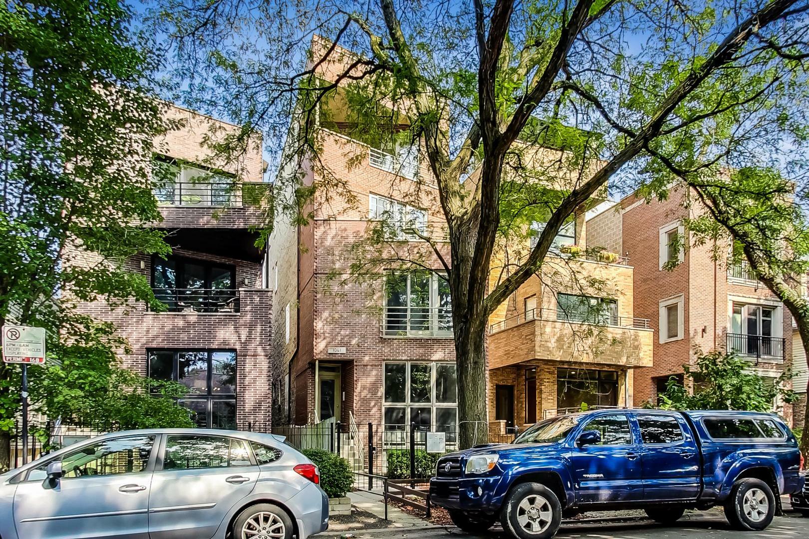 Property Photo: 1041 N Winchester Avenue 2 IL 60622
