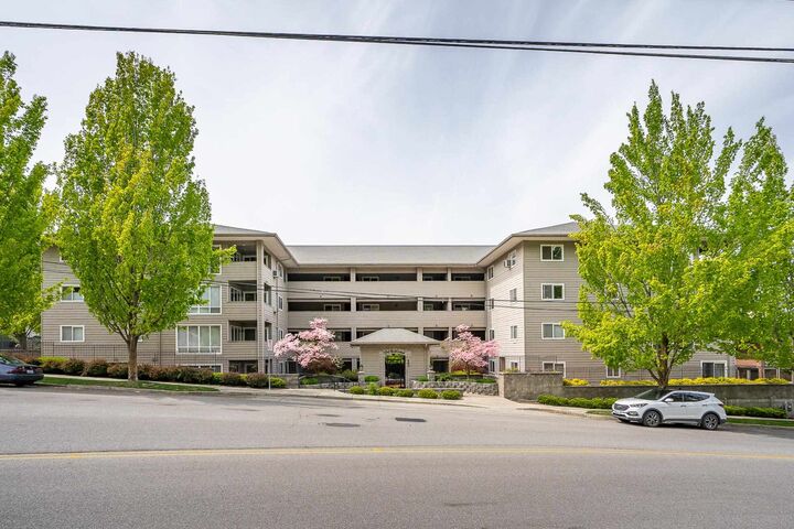 930 S Cowley St 305  Spokane WA 99202-7206 photo