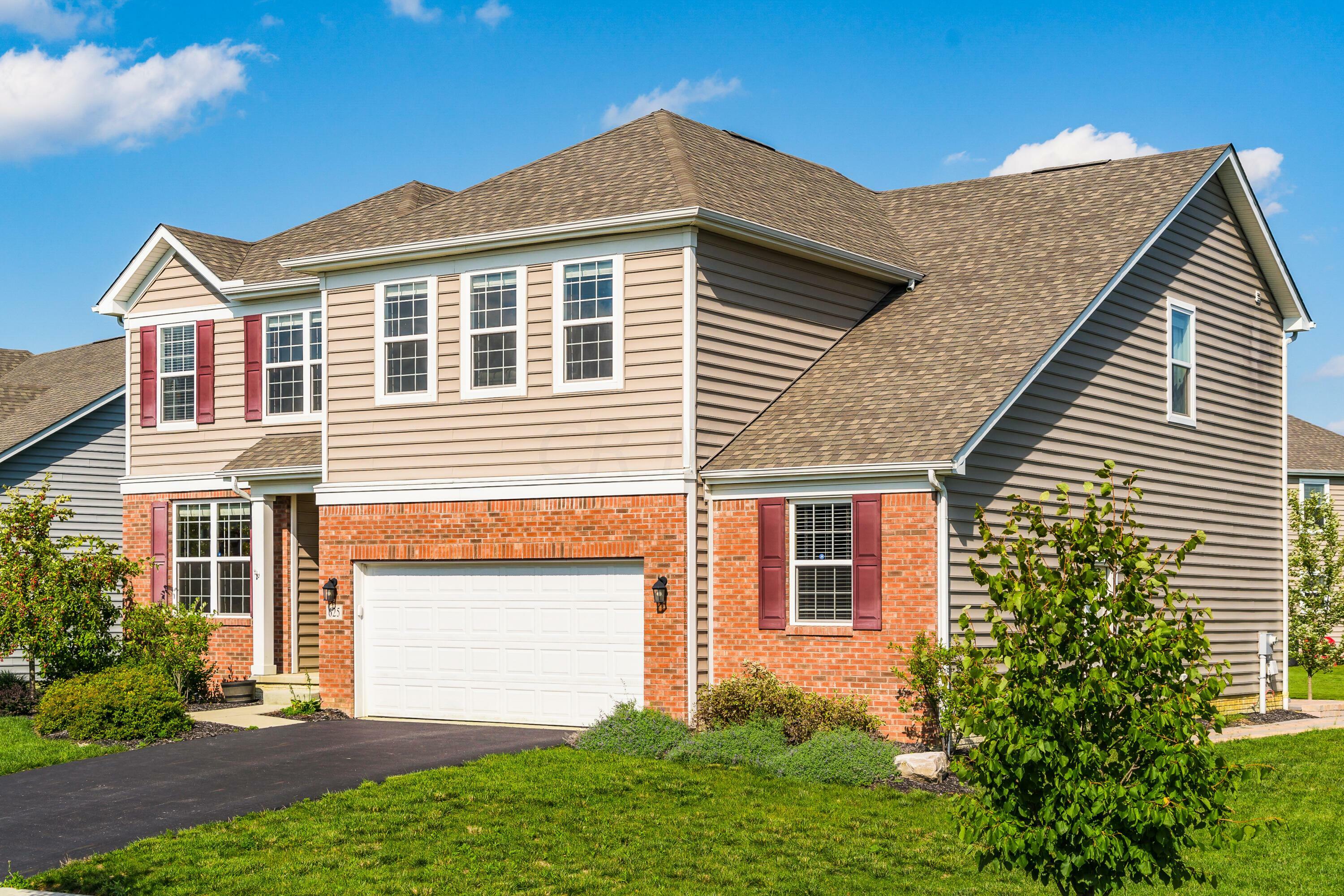 Property Photo: 625 Eagle Walk Road OH 43015