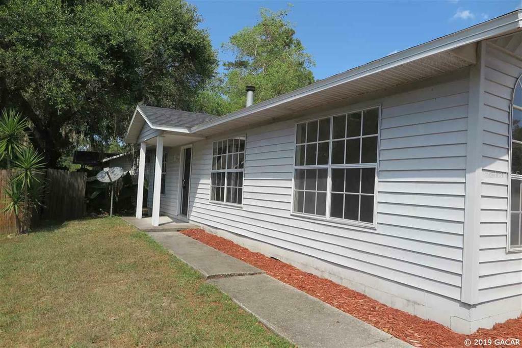 Property Photo:  2826 SW 40th Place  FL 32608 