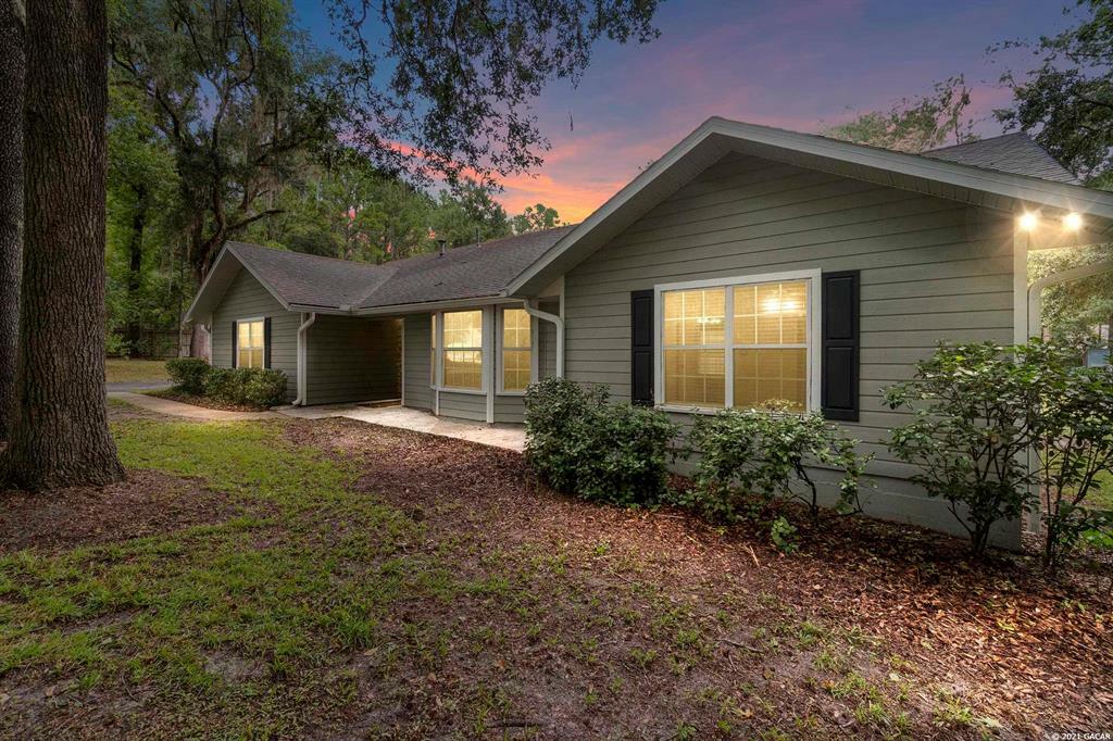 Property Photo: 811 SW 96th Street FL 32607