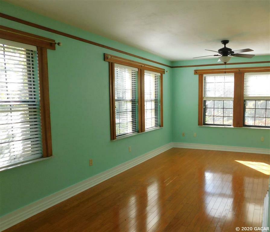 Property Photo:  110 NE 10th Avenue Unit C  FL 32601 