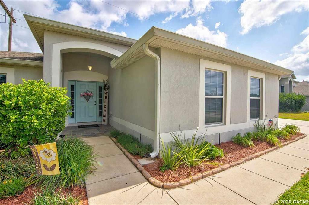 Property Photo:  23122 NW 11th Road  FL 32669 