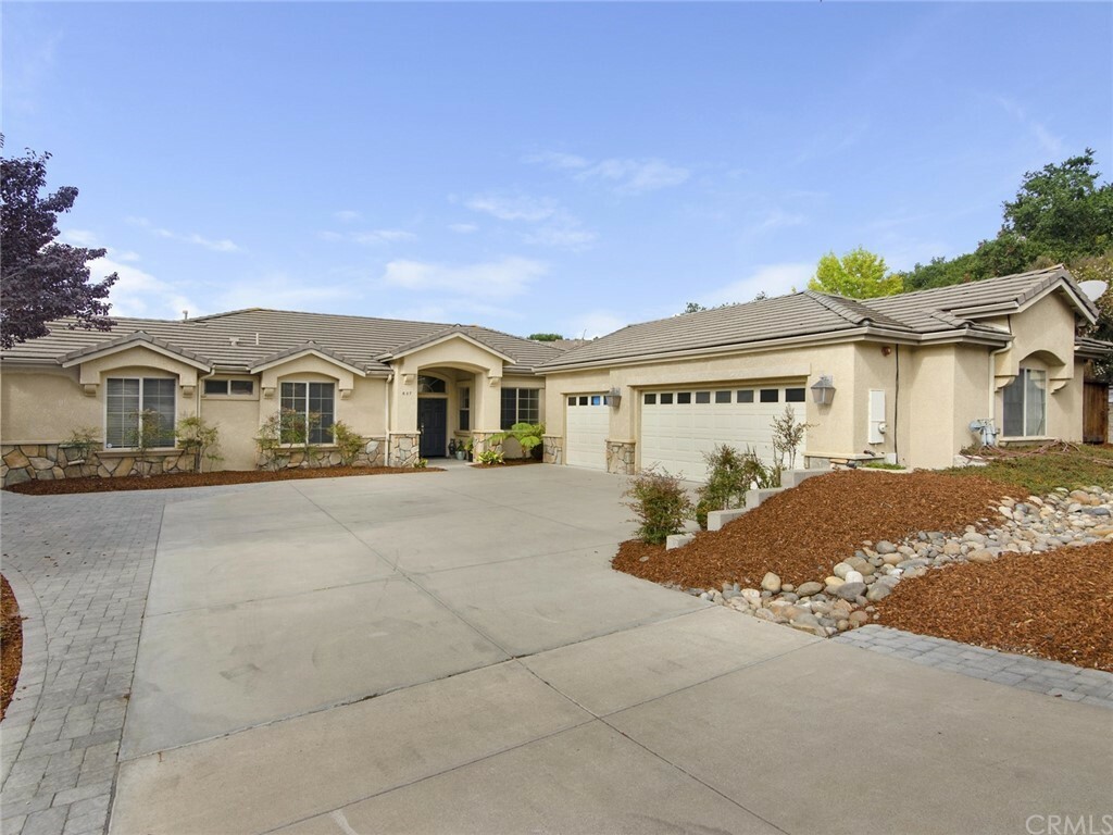 Property Photo:  637 Rosemary Court  CA 93420 