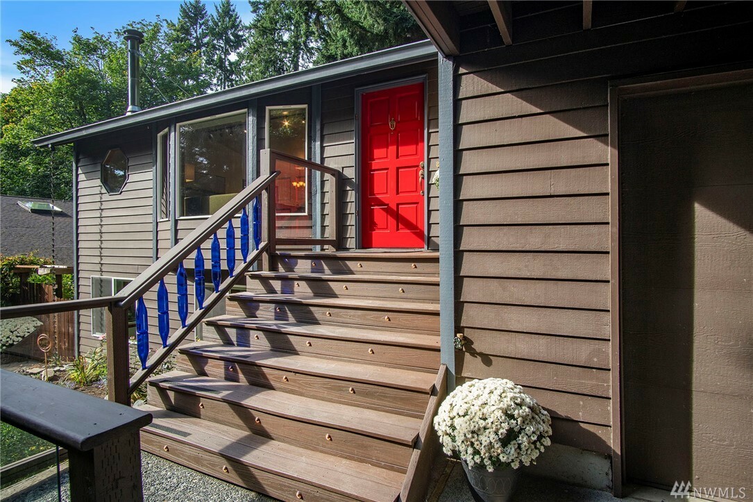 Property Photo:  4518 NE 190th Ct  WA 98155 