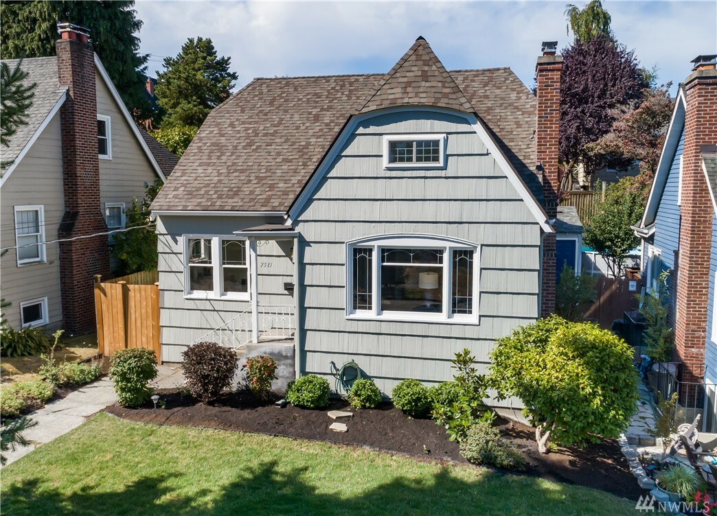 Property Photo: 7511 19th Ave NE WA 98115