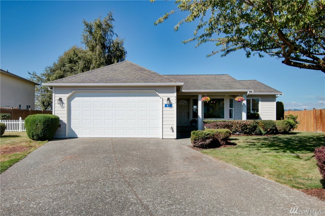 Property Photo:  877 Northview Dr  WA 98233 