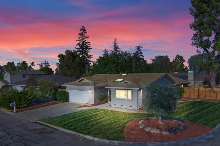 13710 Calle Tacuba  Saratoga CA 95070 photo