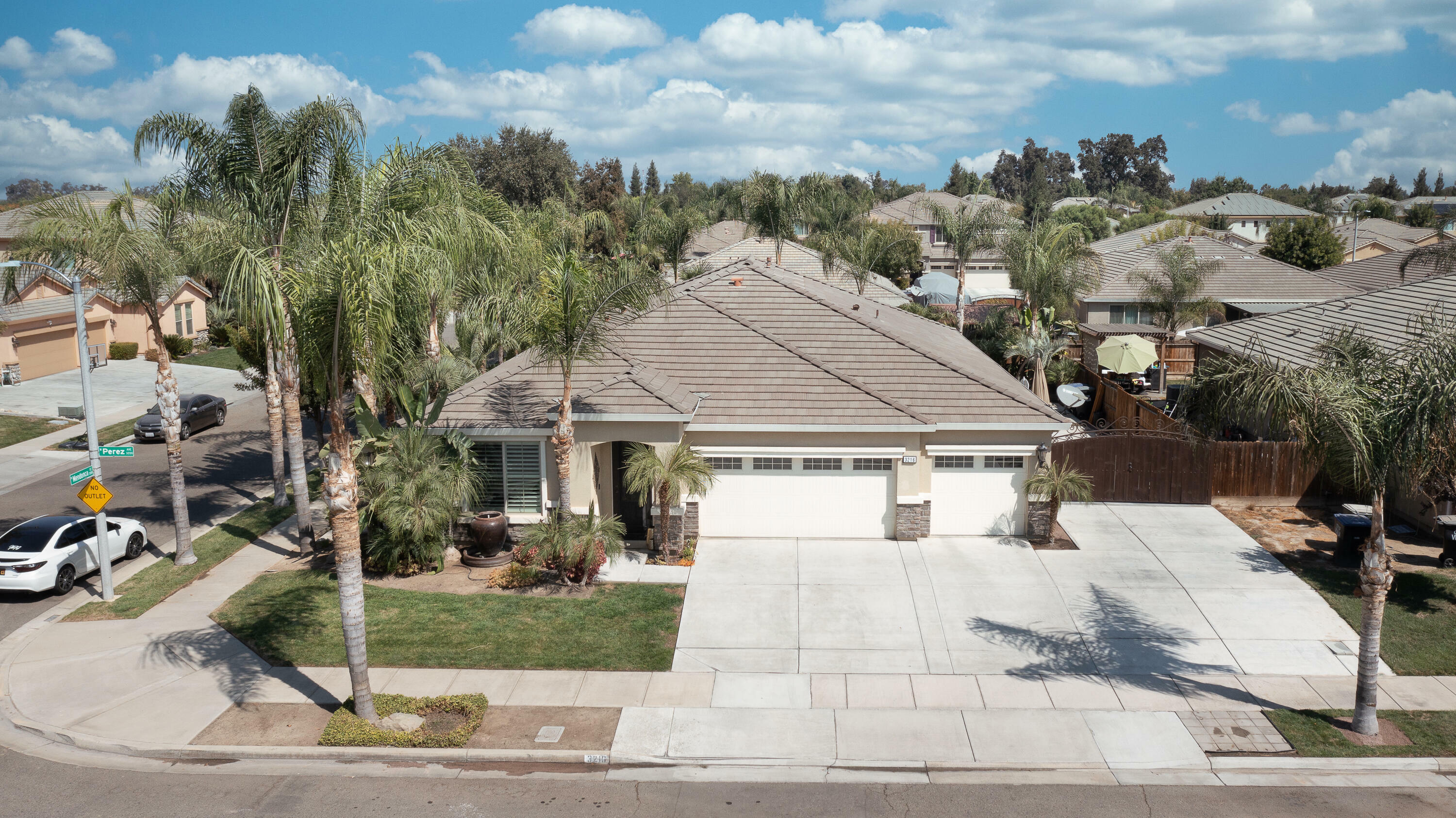 Property Photo:  3216 W Perez Avenue  CA 93291 