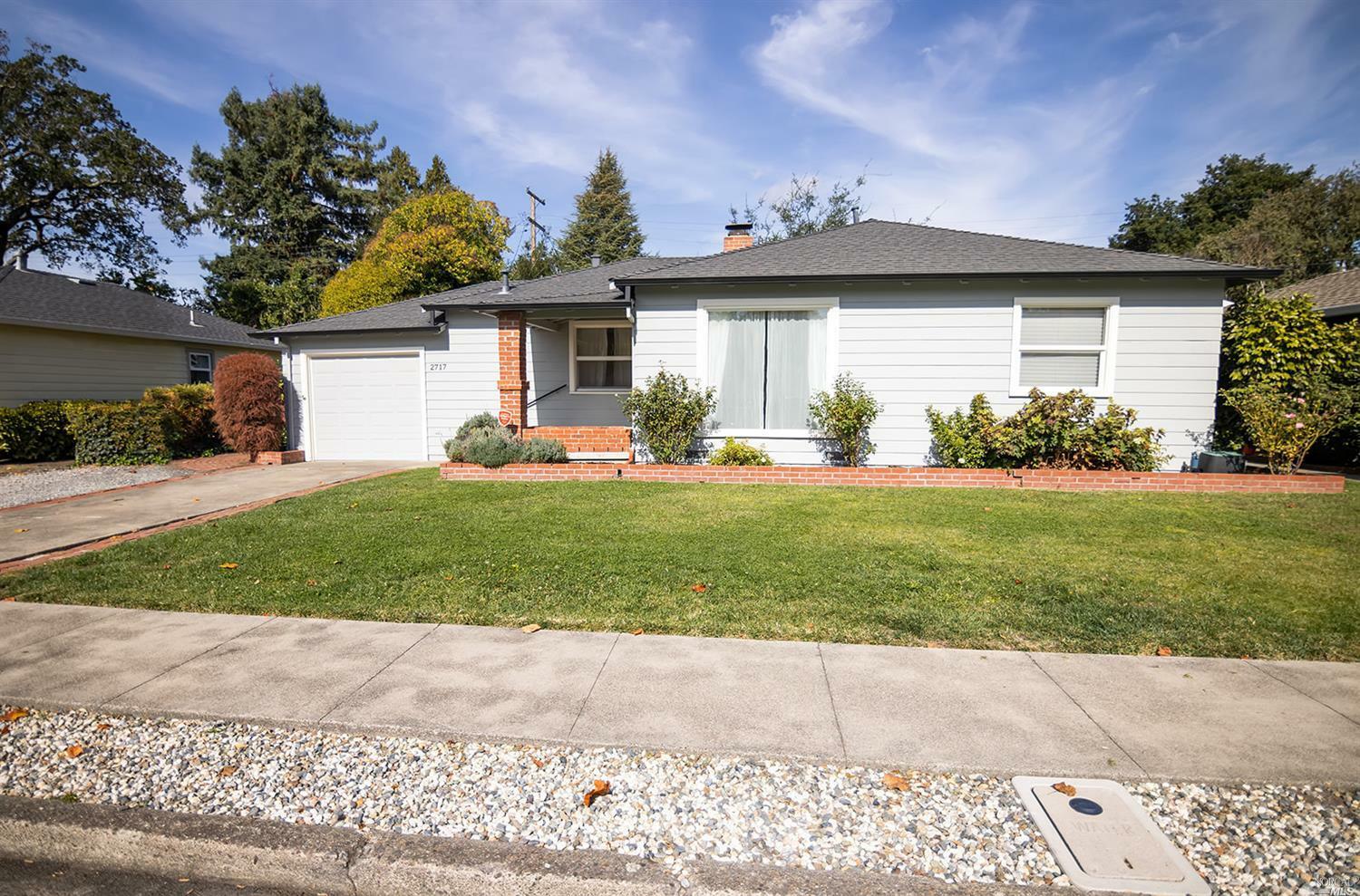 Property Photo:  2717 Village Side Drive  CA 95405 