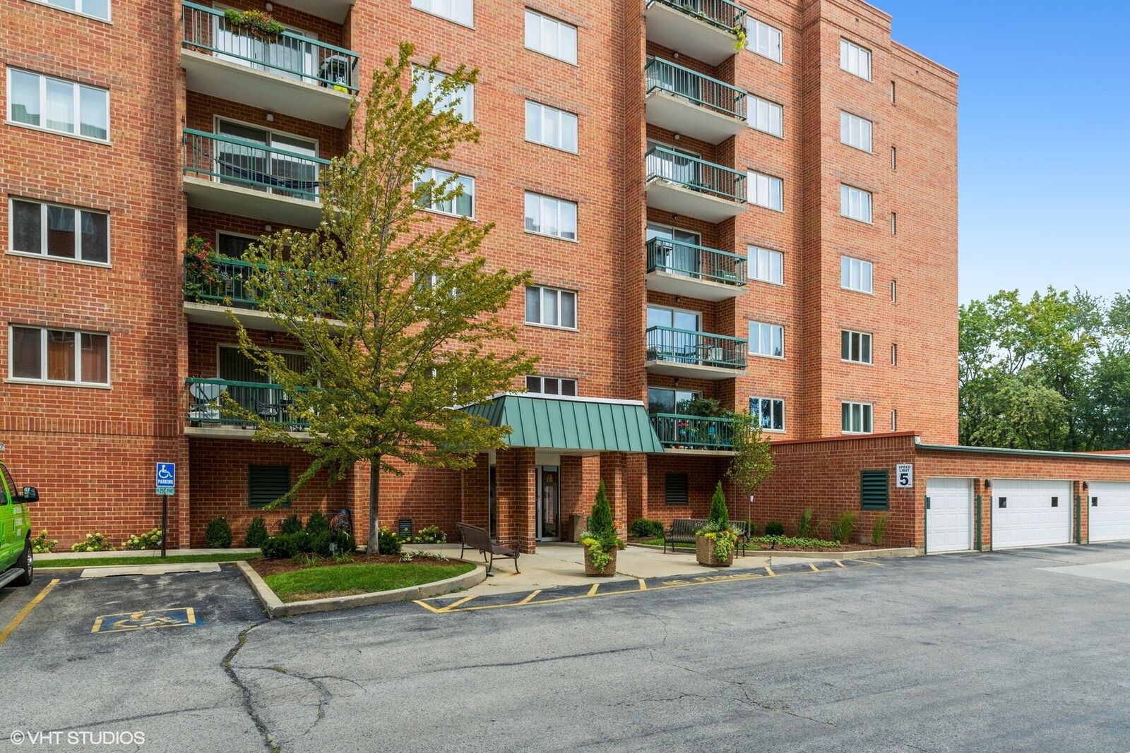 Property Photo:  545 S River Road 304  IL 60016