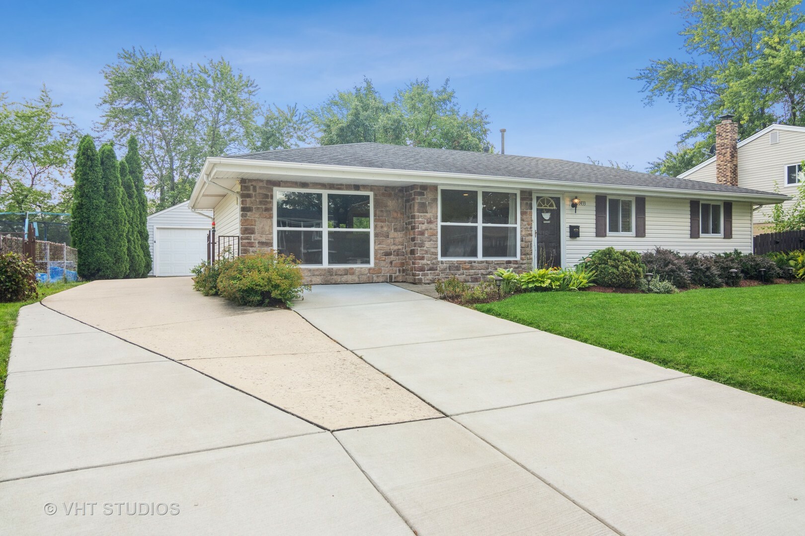 Property Photo: 1433 Arlington Lane IL 60193