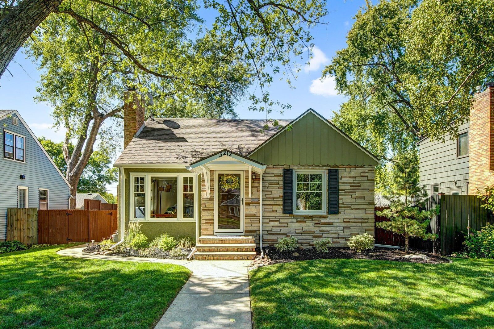 Property Photo: 3212 Kentucky Avenue S MN 55426